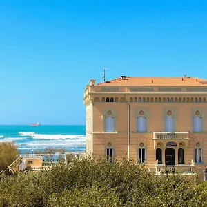 Universal 3*, Livorno Italia